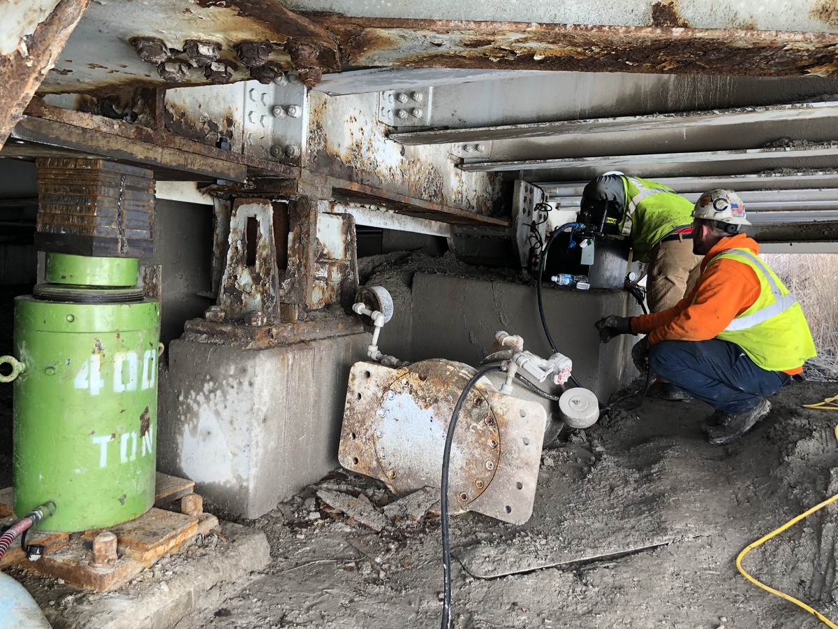 A heavy duty LGH hydraulic cylinder jack, jacking up a bridge section