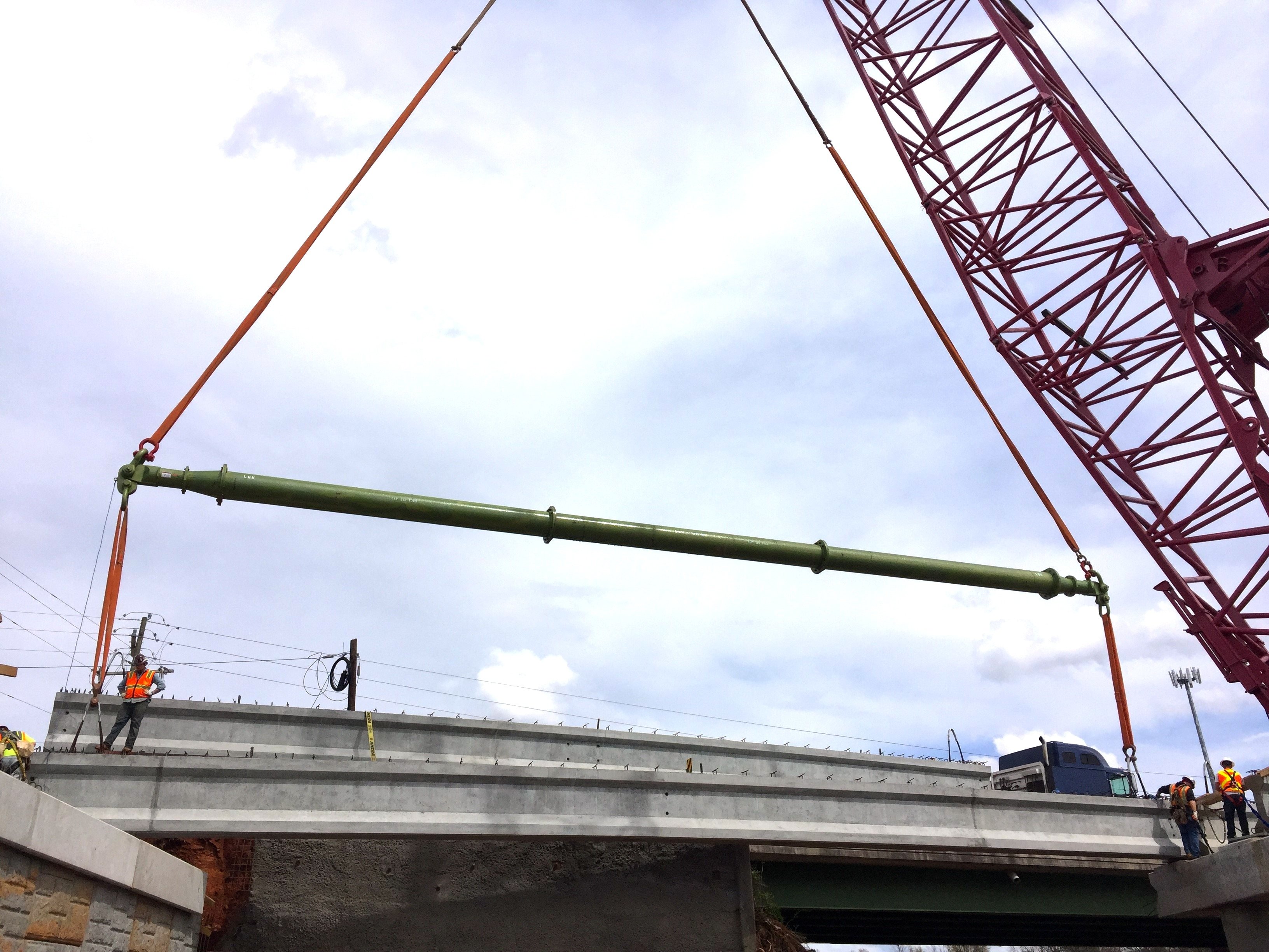 LGH heavy duty spreader bar lifting a bridge section